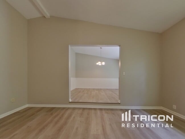 Building Photo - 864 Regency Ct NW