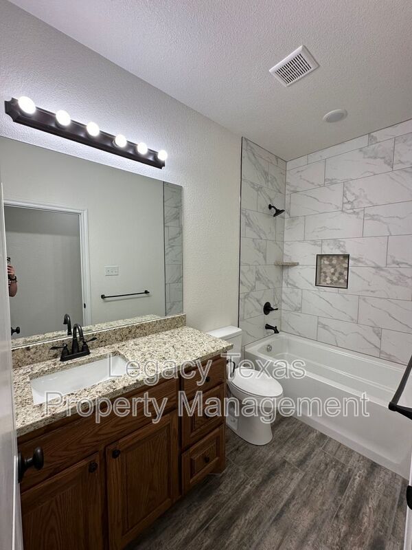 Building Photo - 405 Kaether Ln