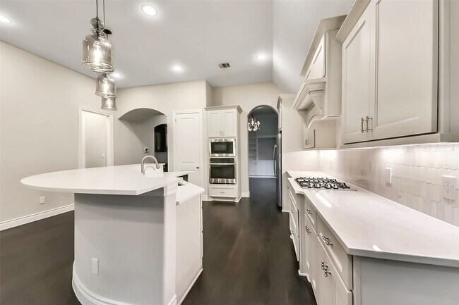 Building Photo - 21825 Enchanted Rock Dr N