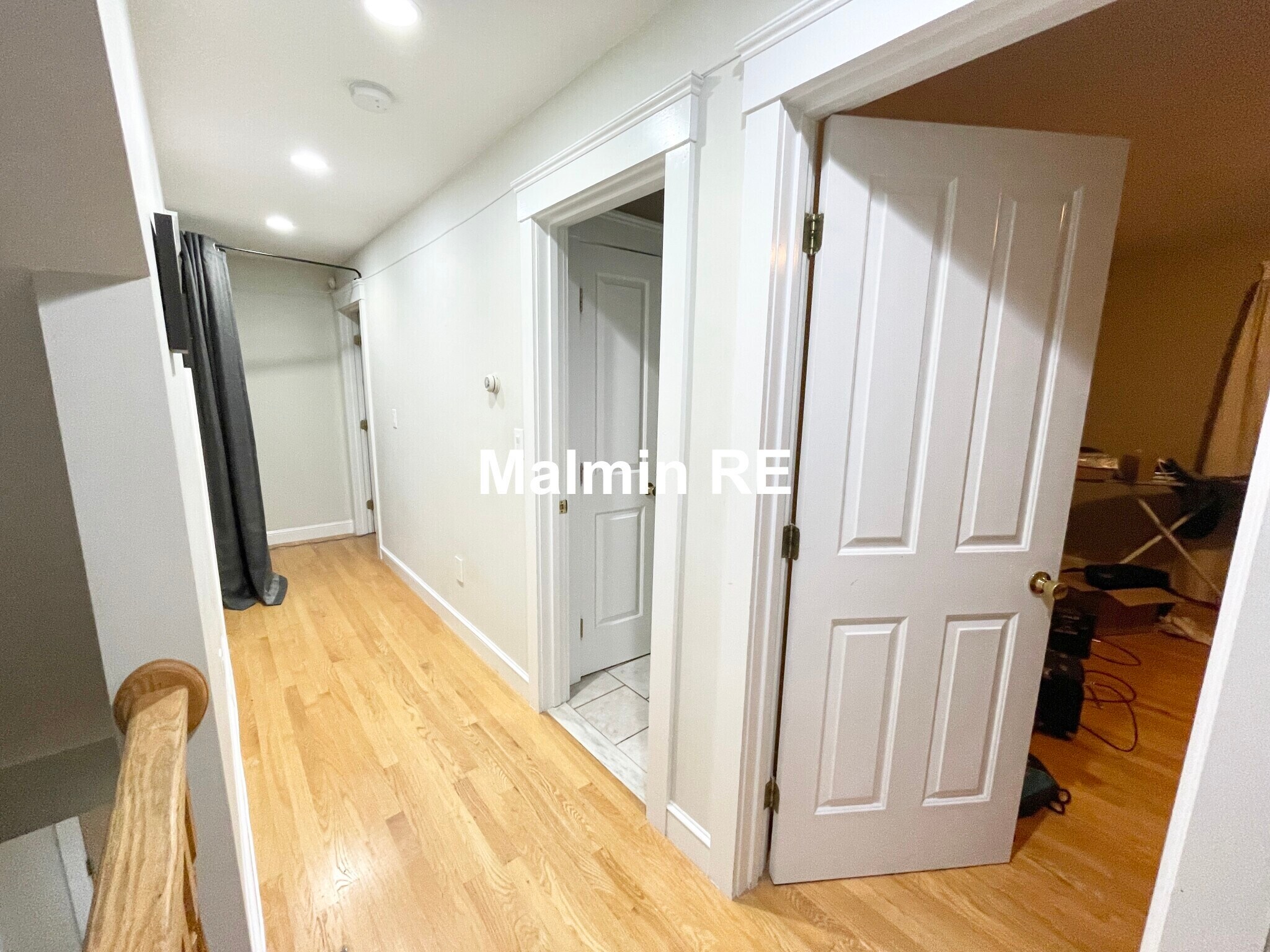 Building Photo - 27 Iroquois St