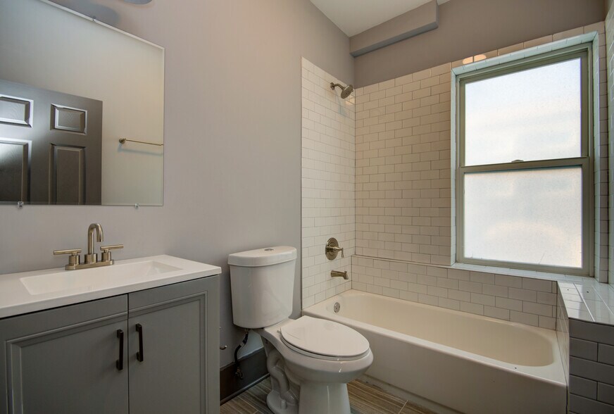 Building Photo - 1659 W 21st St