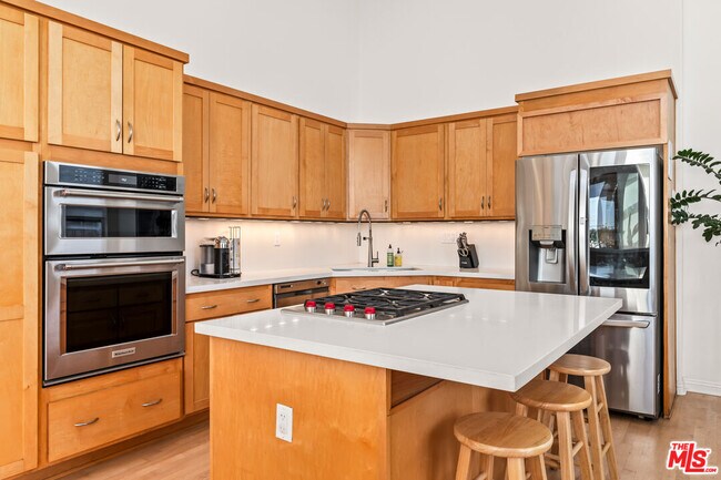 Building Photo - 502 Rosecrans Ave