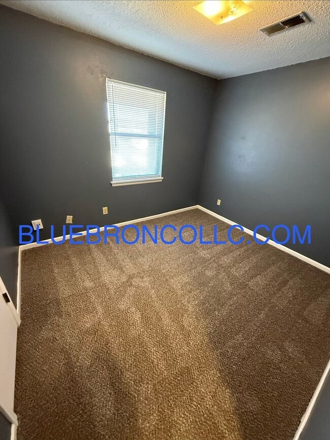 Building Photo - Cute 2 bedroom 1 bathroom home with a 1 car garage