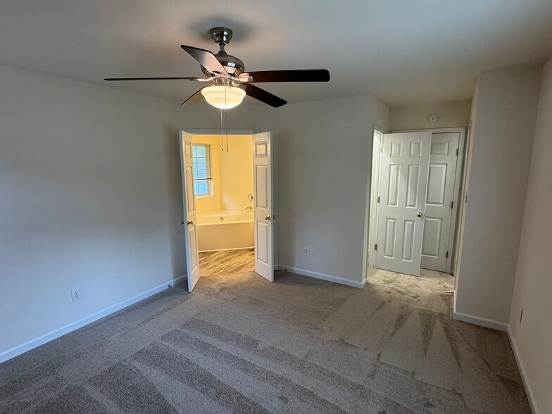 Building Photo - 6610 Cedar Cliff Dr