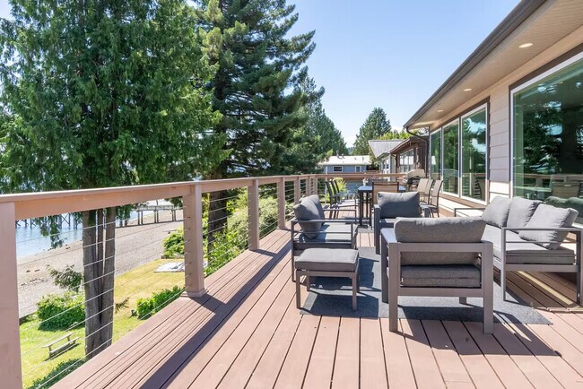 Building Photo - 5627 Illahee Road NE