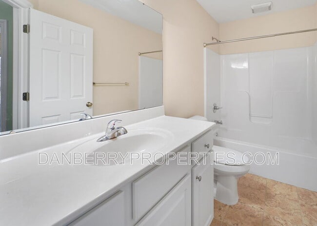 Building Photo - 14866 Lake Winds Dr