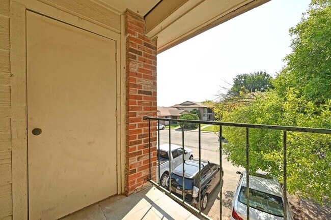 Building Photo - 1705 Crossing Pl