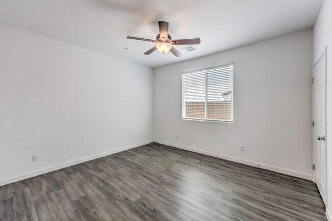 Building Photo - MUST SEE 3 bedroom Home!