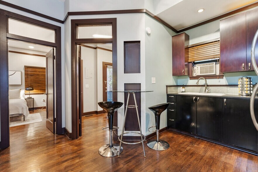 Building Photo - 1208 E Thomas St