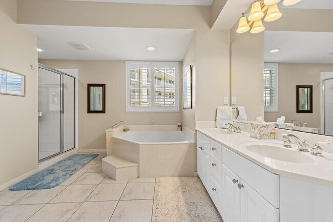 Building Photo - 1660 Jimmy Buffett Mem Hwy