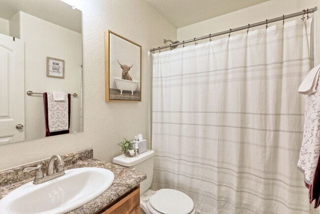 Building Photo - 3 Bedroom 2 1/2 Bath Townhome in Wellington