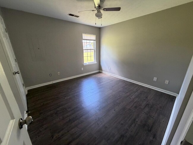 Building Photo - 416 Poplar St
