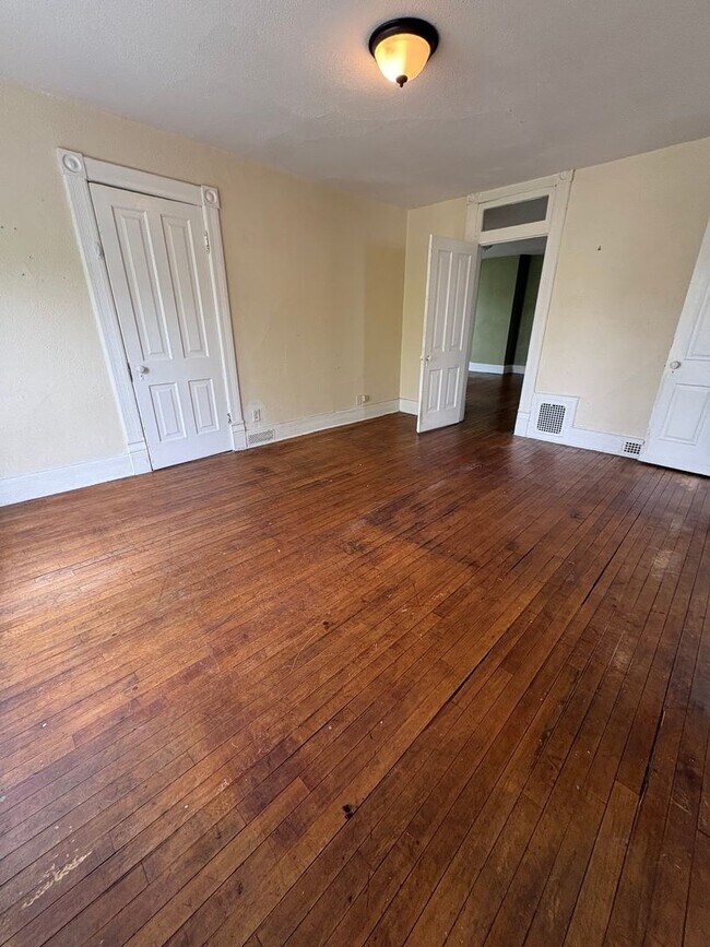 Building Photo - GB - 02 - Duplex