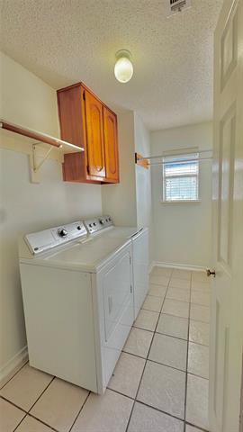 Building Photo - 3818 Blossom Dr