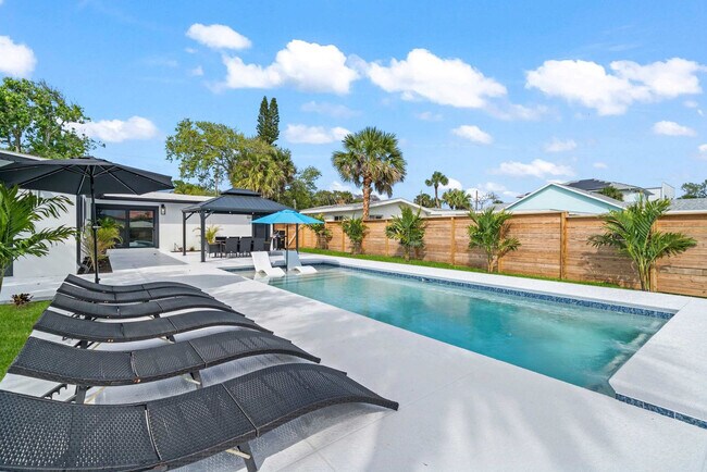 Building Photo - 115 Esther Dr