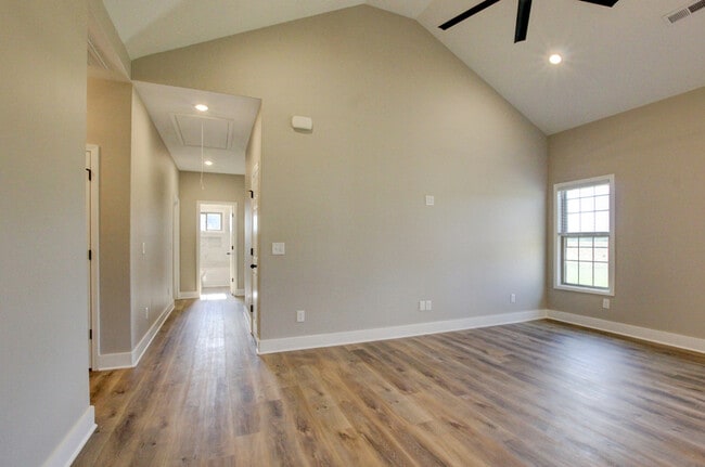 Building Photo - 102 Riverbend Dr