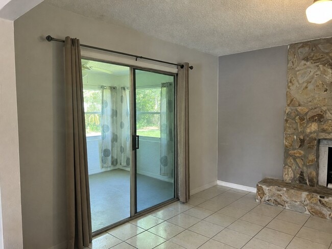 Building Photo - 3033 SW Collings Dr