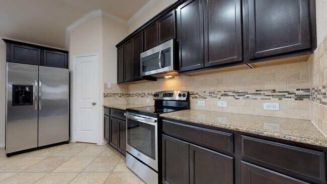 Building Photo - AMAZING 4 BEDROOM IN WHITE ROCK ESTATES FR...