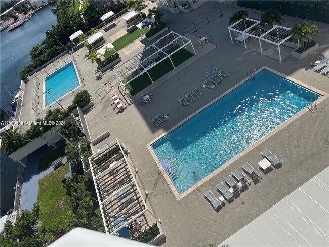 Building Photo - 18071 Biscayne Blvd