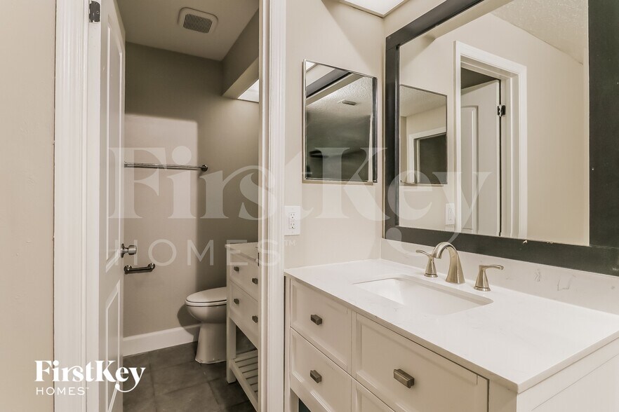 Building Photo - 2330 Eastmeadows Ct