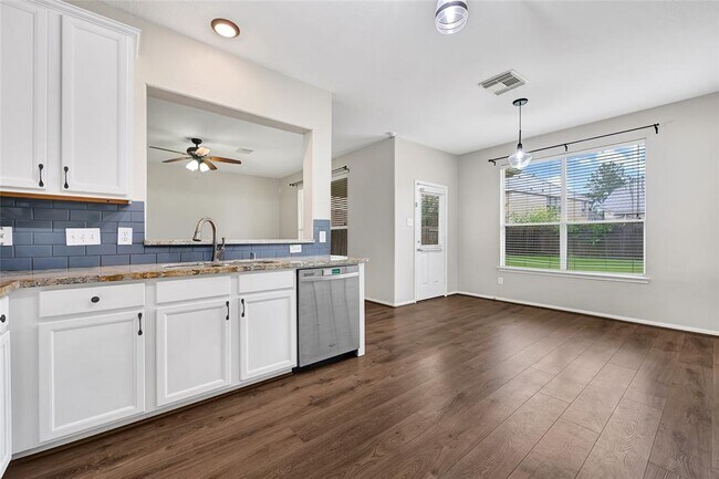 Building Photo - 26418 Richwood Oaks Dr