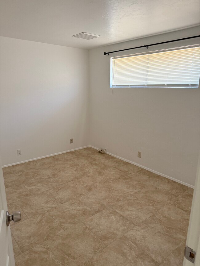 Building Photo - 7234 E Beverly Dr