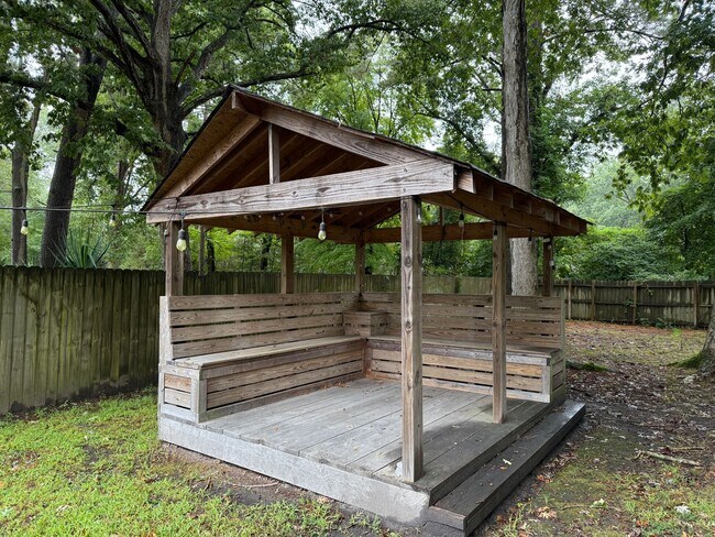 Building Photo - 3608 Wright Rd