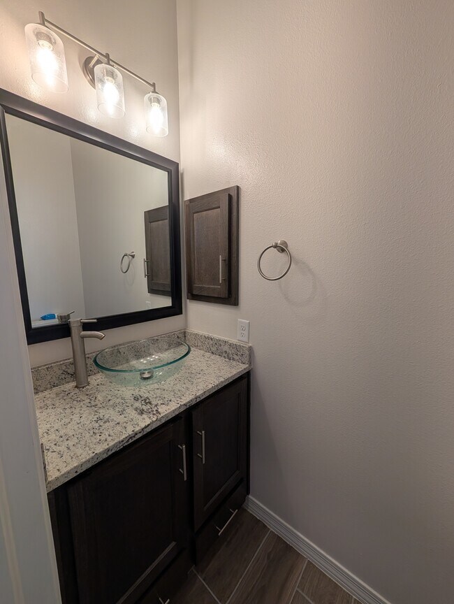 Building Photo - 517 La Entrada Cir