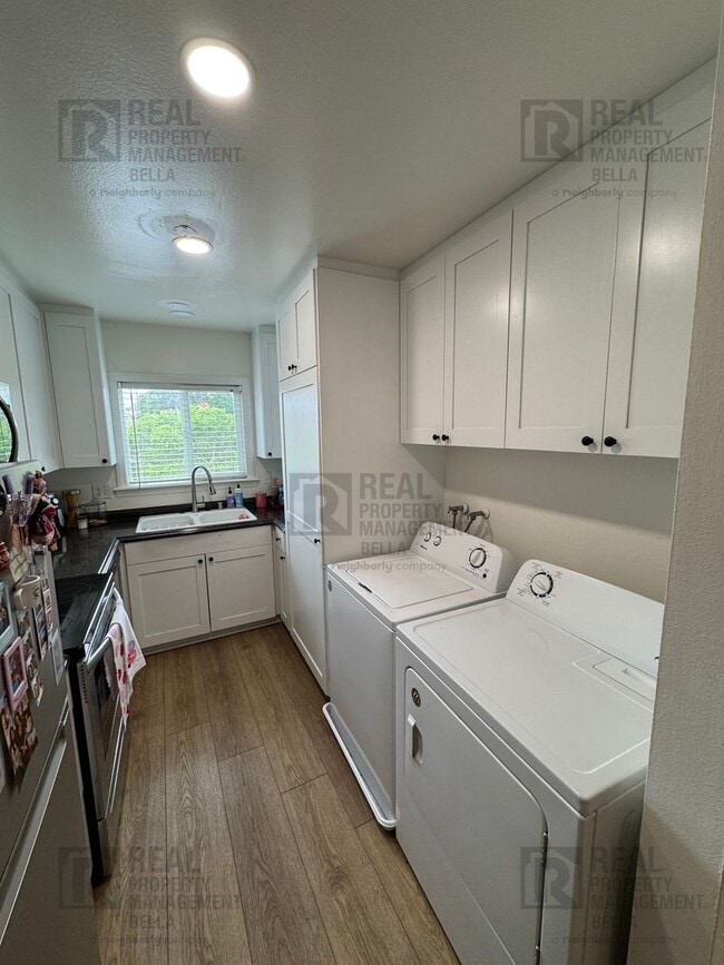 Building Photo - Charming 2-Bed, 2-Bath Condo in the Heart ...