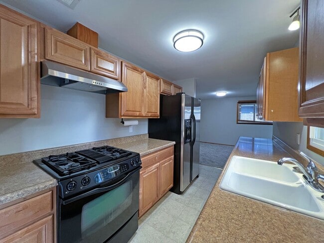 Building Photo - North Burien Rambler home - 3 bedrooms and...