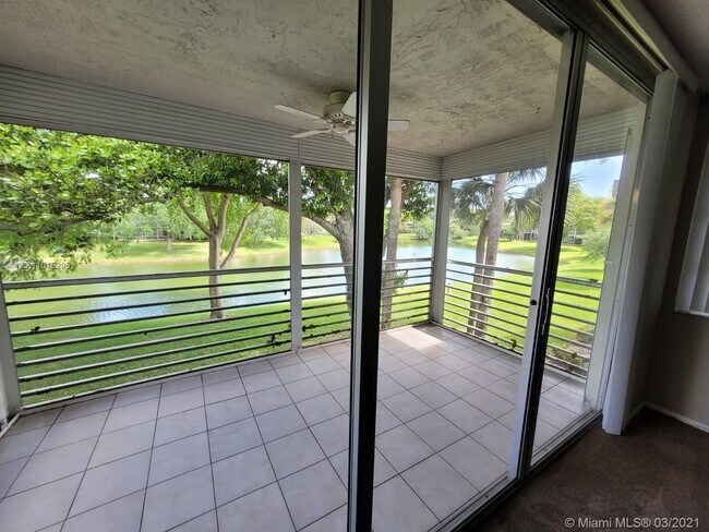 Building Photo - 4261 W Palm Aire Dr