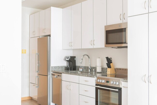 Building Photo - 1640 N Water St