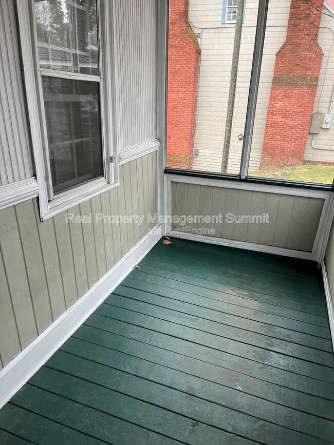 Building Photo - 401 N Augusta St