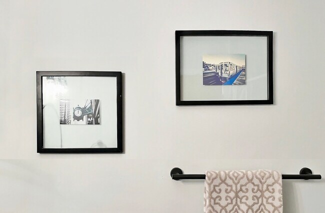 Custom Chicago-themed photography and art - 6 S Laflin St