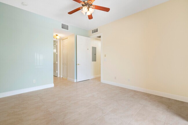 Building Photo - 10560 SW Stephanie Way