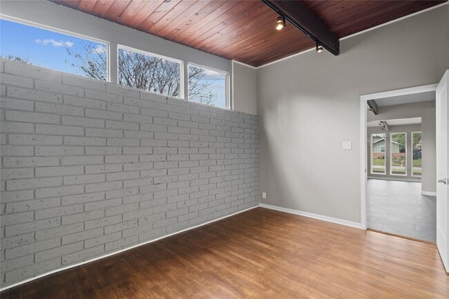 Building Photo - 5001 Nina Lee Ln