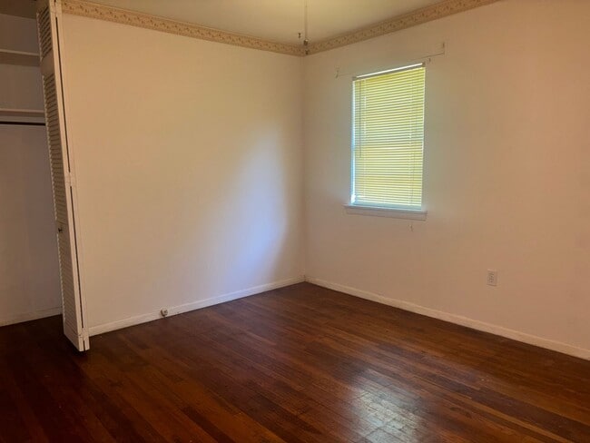 Building Photo - 416 Oneida Ave