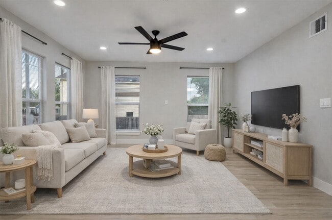 Building Photo - 819 E 40th St