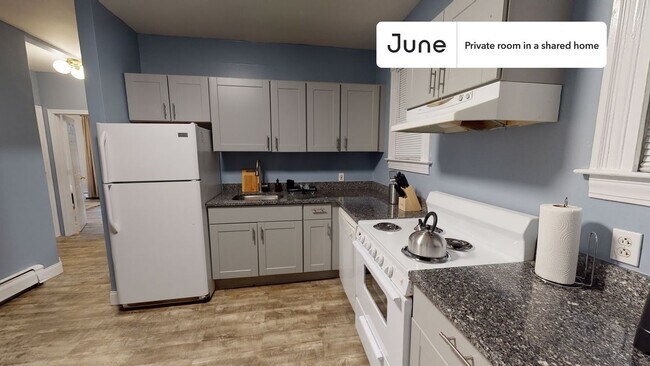 Building Photo - Room in Shared 3 bed/1 bath home in Mission Hill