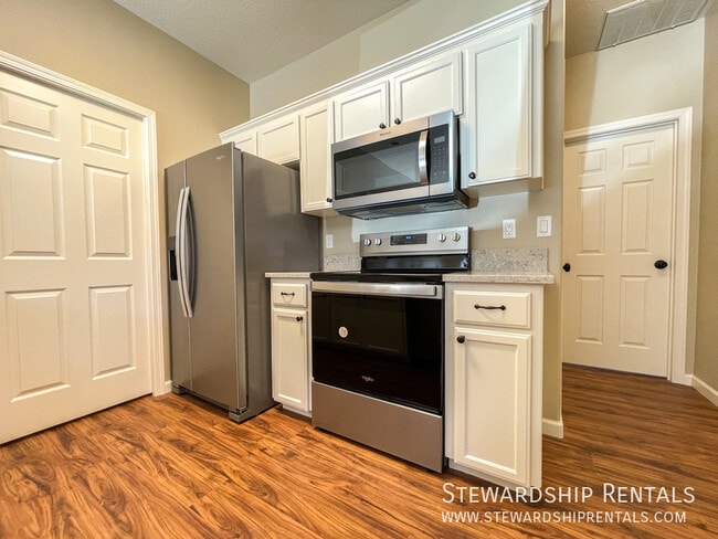 Building Photo - 618 Camden Ln