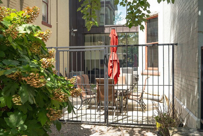 Building Photo - 275 S Limestone