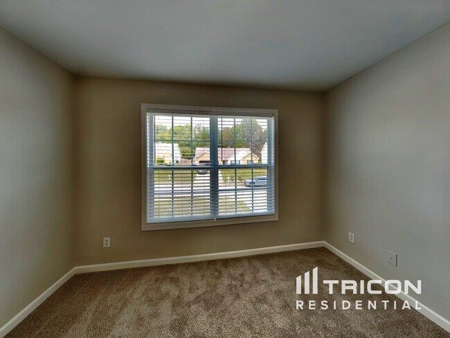 Building Photo - 359 Oakhaven Way