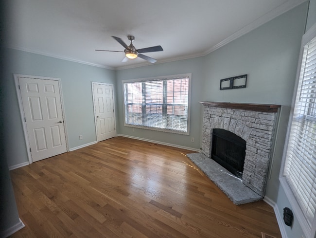 Building Photo - 2 BD Townhouse in Downtown Charleston- 1st...