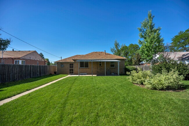 Building Photo - Amazing 4BR, 2BTH in Park Hill!!