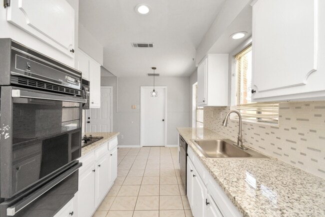 Building Photo - 11310 Sagewind Dr