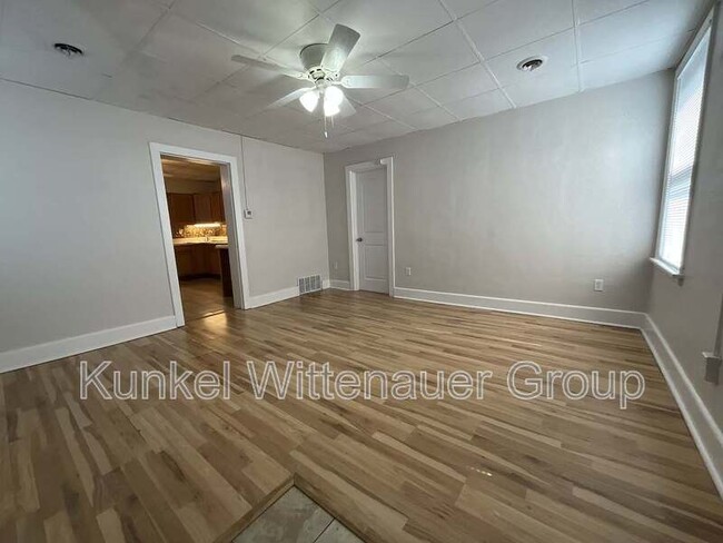 Building Photo - 324 N Jackson St