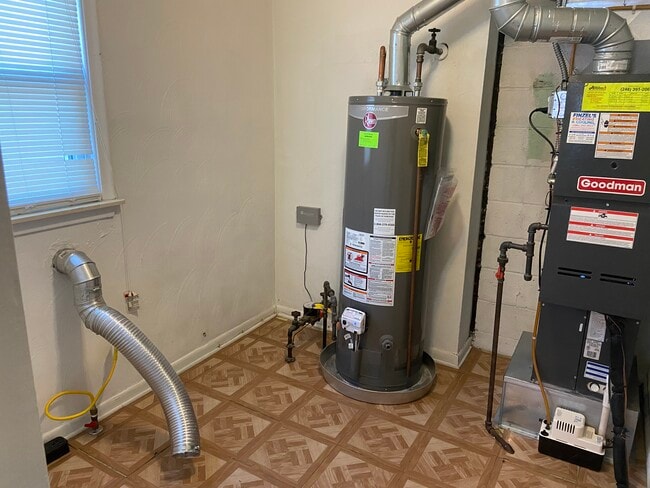 Building Photo - 2010 Capitol Ave