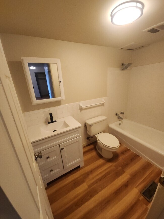 Building Photo - 1 Bedroom 1 Bath