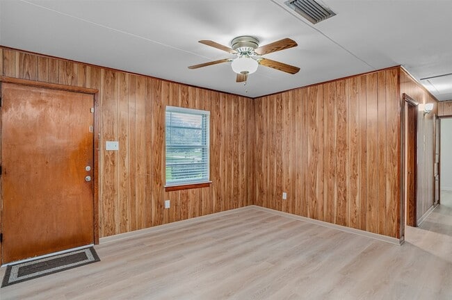 Building Photo - 1101 Shirley Ln