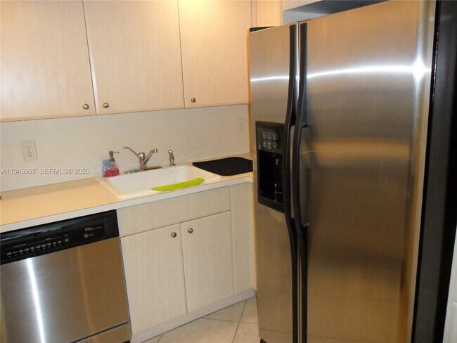 Building Photo - 5600 Collins Ave